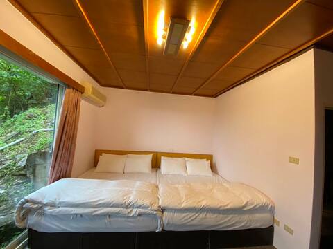 Entire house 12-16 people (please ask before booking)