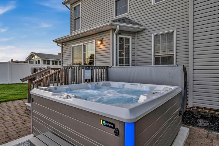 Winter Warmth! Hot Tub+Game Rm+Spacious+Garage+EV - Houses for Rent in  Seven Hills, Ohio, United States - Airbnb