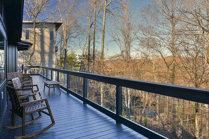 Sophisticated, modern, & unique. 5 miles downtown gallery image 5