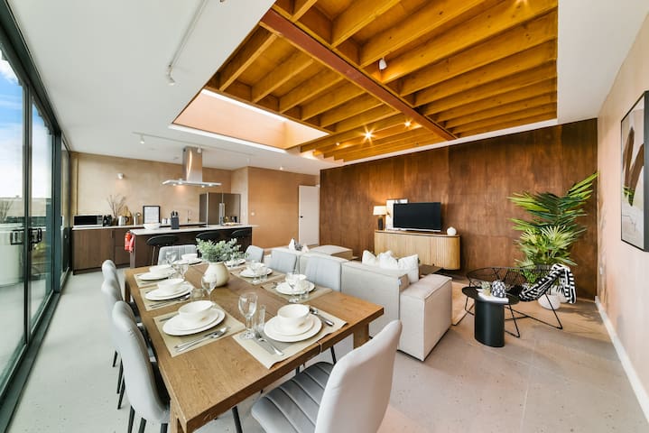 Beautiful Flat in Hipster Hackney | Very Spacious! gallery image 2