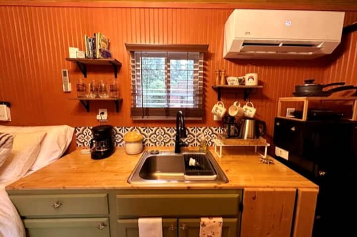 Whimsical Tiny Home Experience - Olympia