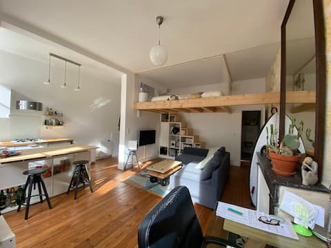 Top performing Airbnb: Hyper Centre Studio in Bordeaux Centre