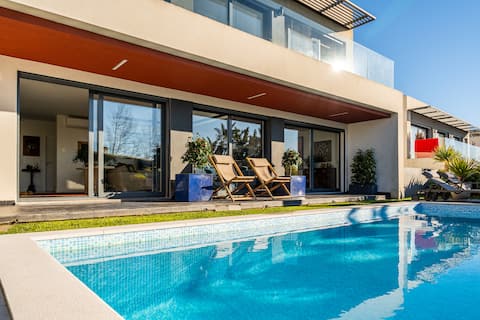 Family-friendly pool villa by Sintra