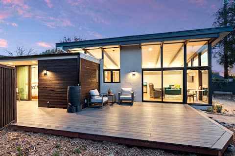 Studio 1751 - Luxury mid-century retreat