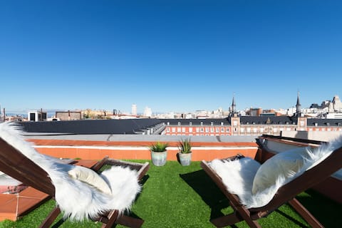 Top Airbnb: Historic penthouse in Plaza Mayor Madrid in Madrid