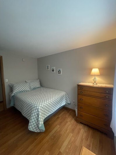 第三间卧室，双人床