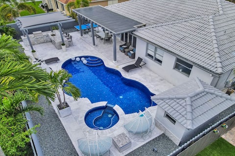 Luxury Home heated pool, Jacuzzi