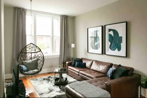 Huge Luxury House - 4 king beds, fire pit, grill