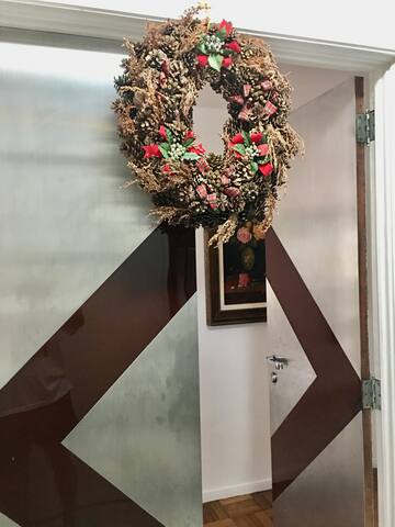 Grande e confortável apartamento, estilo colonial. gallery image 4