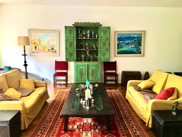 Grande e confortável apartamento, estilo colonial. gallery image 2