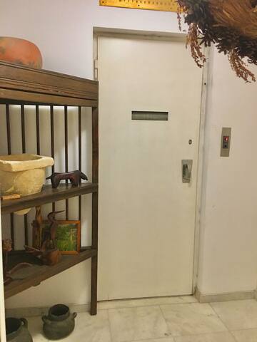 Grande e confortável apartamento, estilo colonial. gallery image 3