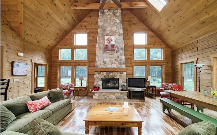 The Log Home @Onekama near Arcadia, Beach, Dunes.
