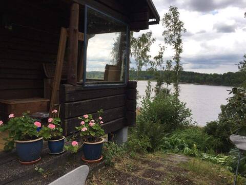 Cottage by the lake with guest house