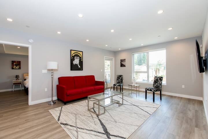 Spacious Condo w/ Balcony! gallery image 2