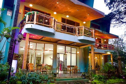 Casa Santuario del Monte (Mount Shrine House)