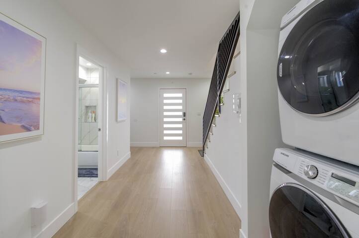 FB-Modern Apartments in Studio City 16 guests gallery image 3