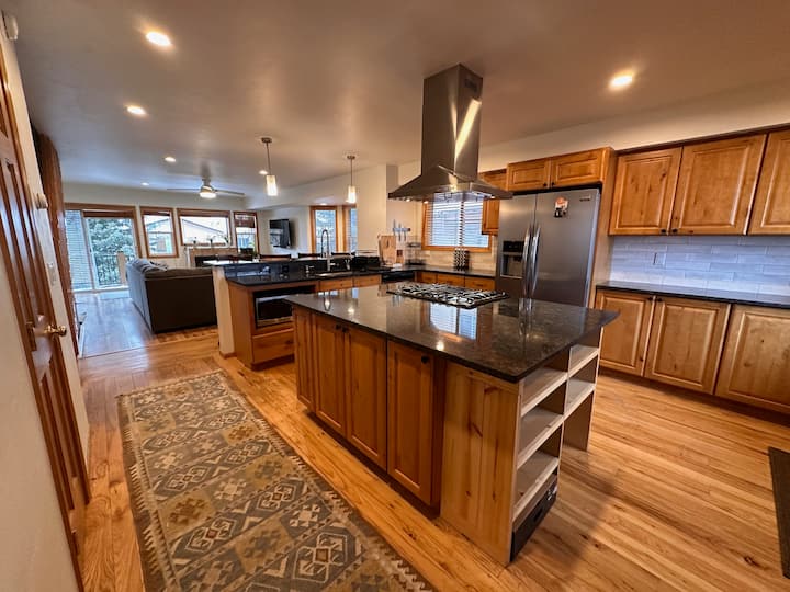 Spacious 3 Bed 2.5 Bath With World Class Skiing. - Edwards, CO