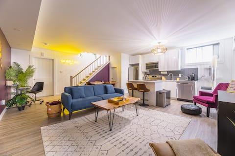 Top Airbnb: Global-Themed Comfort at Ottawa Travel Stay in Rideau Rockcliffe