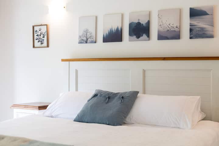 Уживајте во квалитетни душеци и физички дизајнирани перници за спиење!