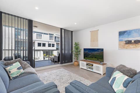 Popular Airbnb listing: Beach + Cafes + Restaurants + Free Parking in Terrigal