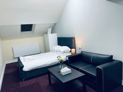 Top Airbnb: Best Studio Flats with private bathroom in Levenshulme