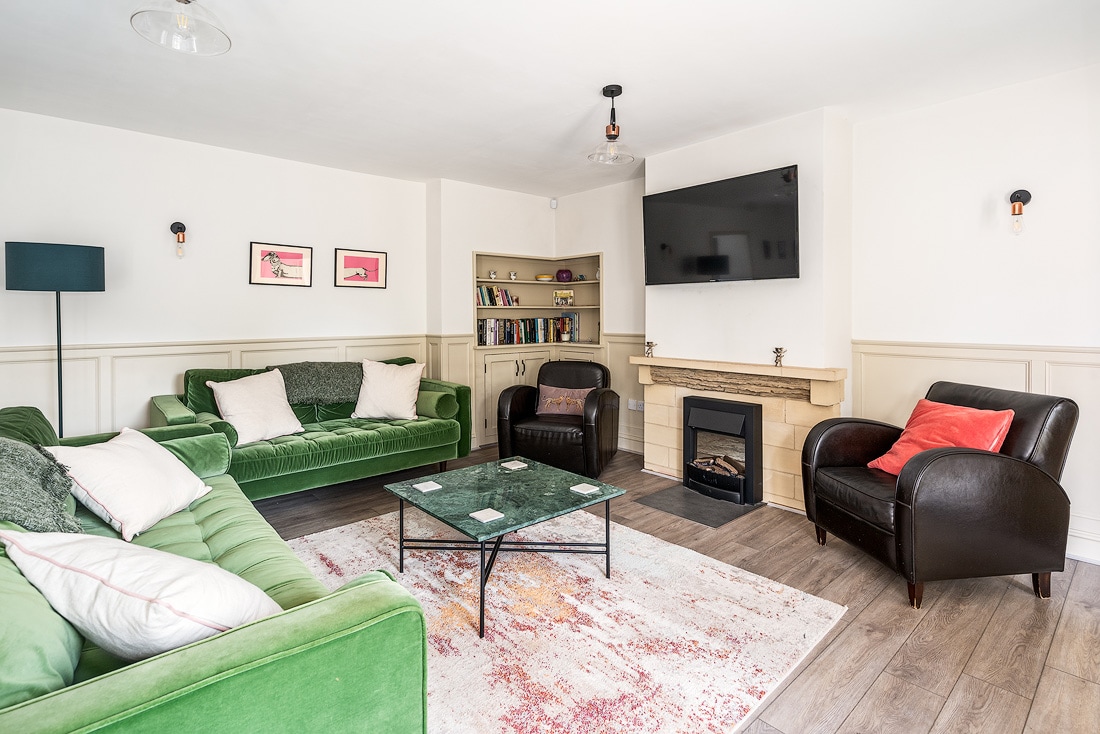 Popular Airbnb listing: Granary Cottage with access to indoor pool & spa in Wiltshire