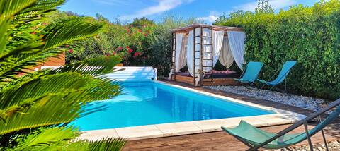 Air-conditioned villa, private pool & petanque