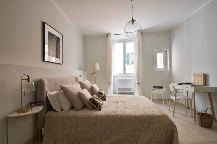 Master 3br With Balcony and River views gallery image 5