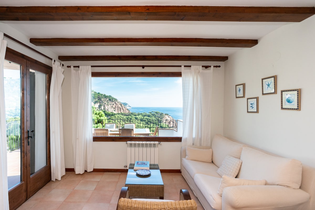 Airbnb performant: Amazing Seaview house in Tamariu à Palafrugell