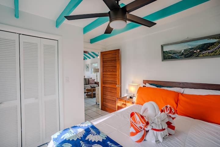 კარადაში არის სეიფი შიგნით