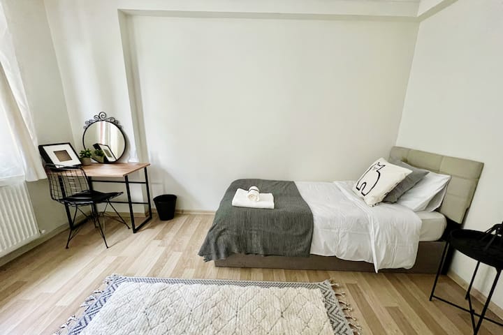 Istanbul Stylish Roomsharing Duplex (Girls Only) - 伊斯坦堡