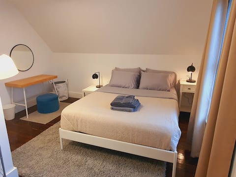 Harvard / Porter Square Apartment, 2brm + sofabed