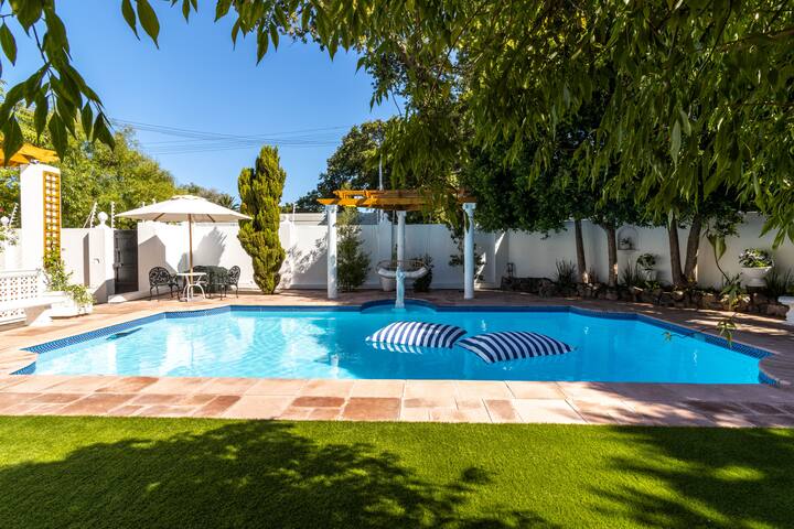 Charles Manor gallery image 5