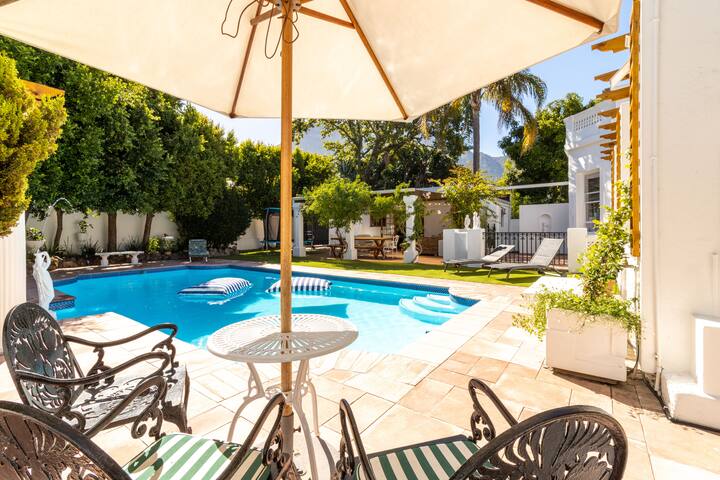 Charles Manor gallery image 4