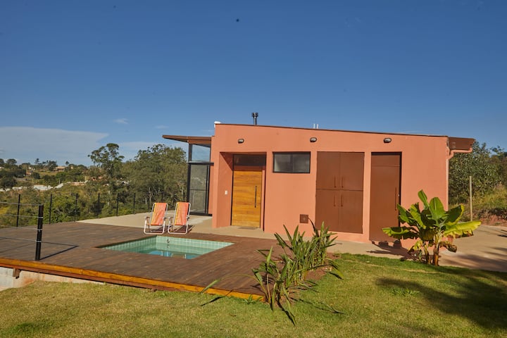 Amazing view, swimming pool fireplace and privacy