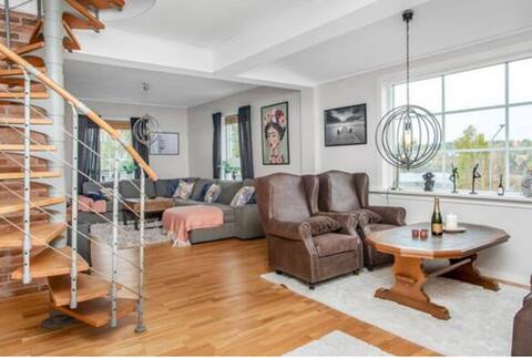 Lake, nature and centrally located villa