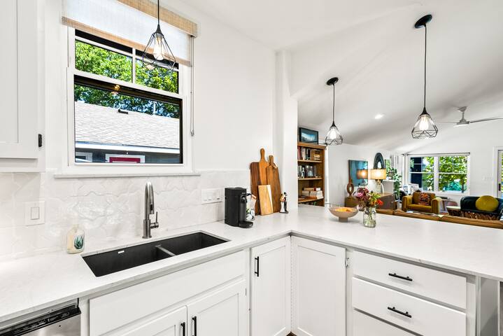 East Austin family home near UT campus gallery image 5