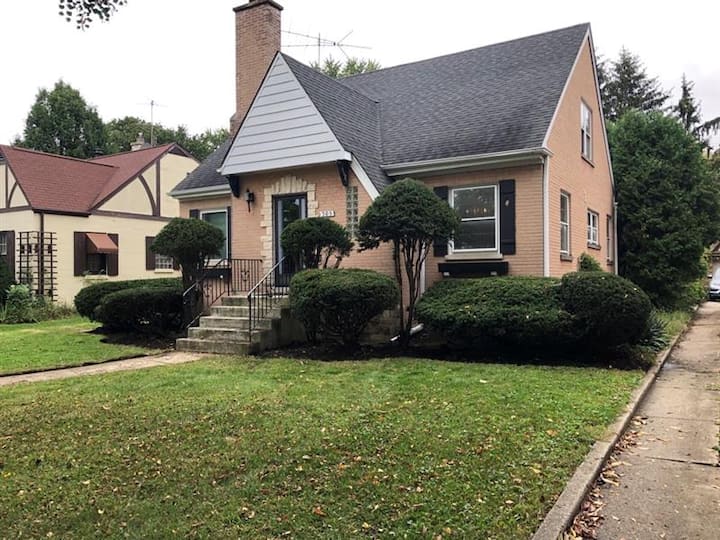 Family Home Next To Downtown - Arlington Heights, IL