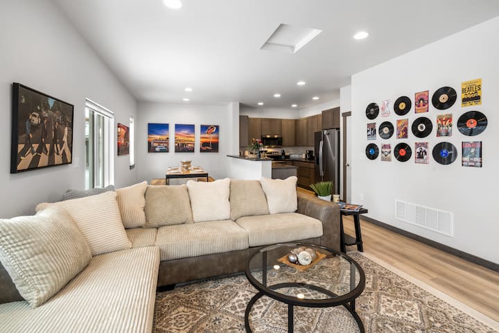 Downtown Duplex | Game Room | Mountain Music gallery image 3