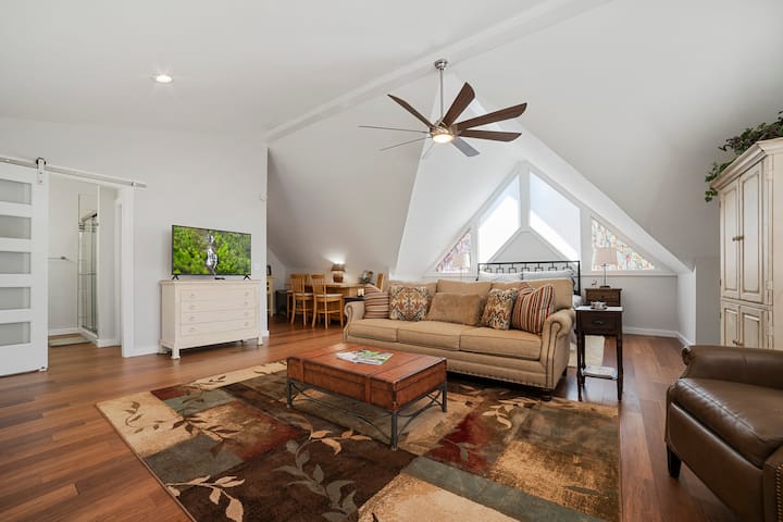 Sala de estar con departamento tipo estudio