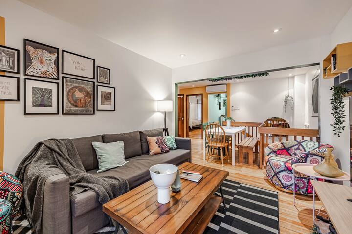 Massive 2 Storey Sleeps 20 w/ FreeParkings gallery image 2