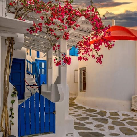 Queen four-bedroom Seaview Cycladic Home