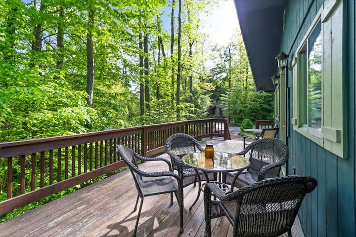 Pocono Cottage | Fireplace | Pet-friendly | W/d - Pocono Pines, PA