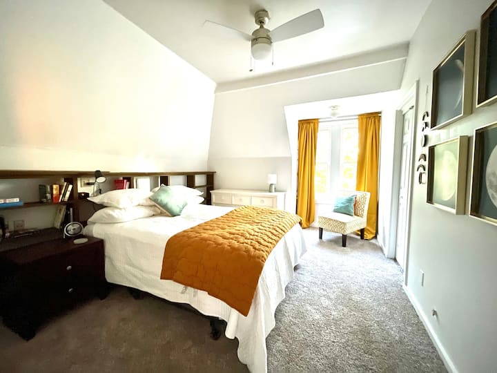 Lovely 2BD APT in Historic CWE Apartments for Rent in St. Louis