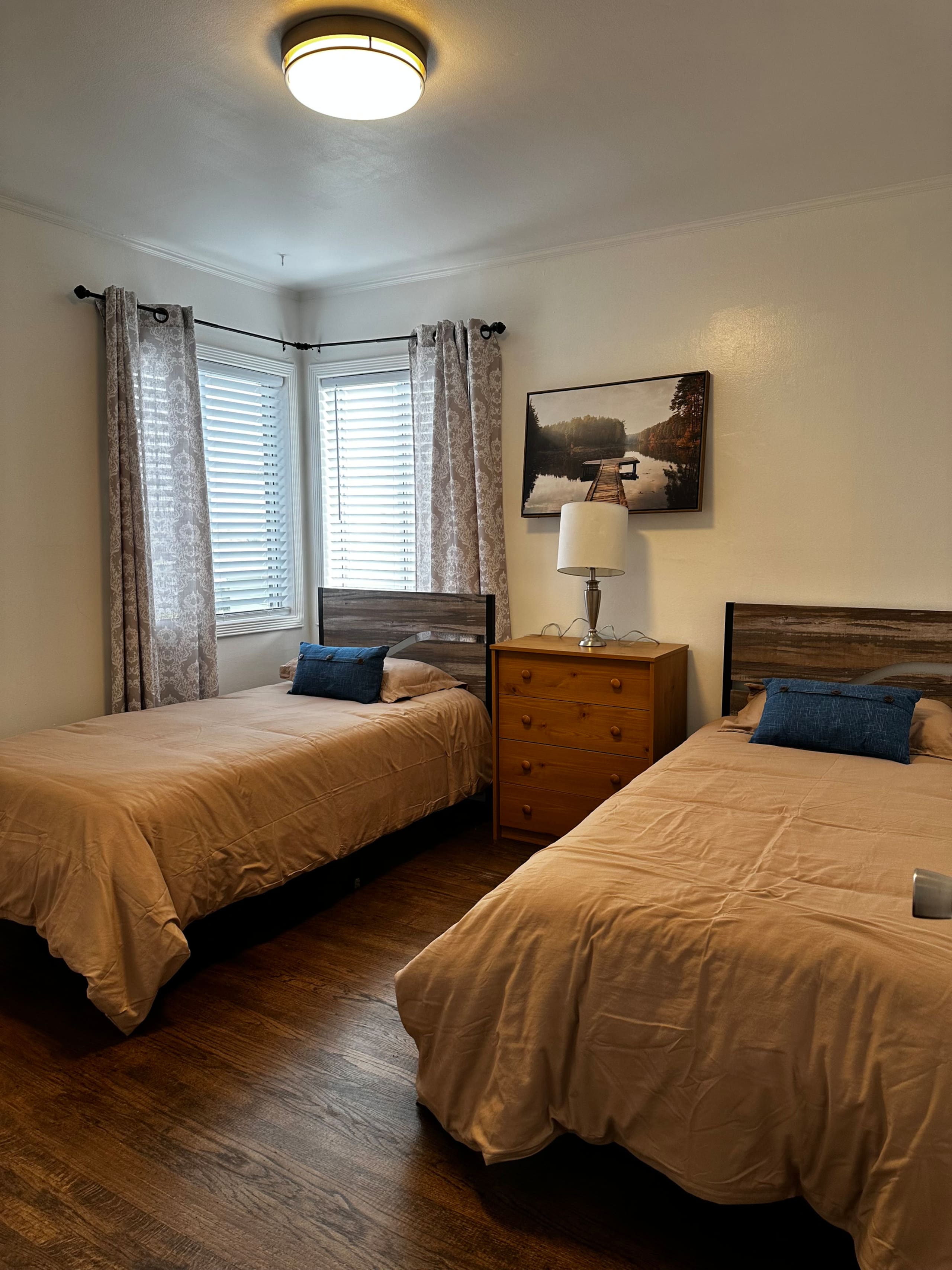 Home in South San Francisco · ★4.9 · 3 bedrooms · 4 beds · 1 private bath - Image 4