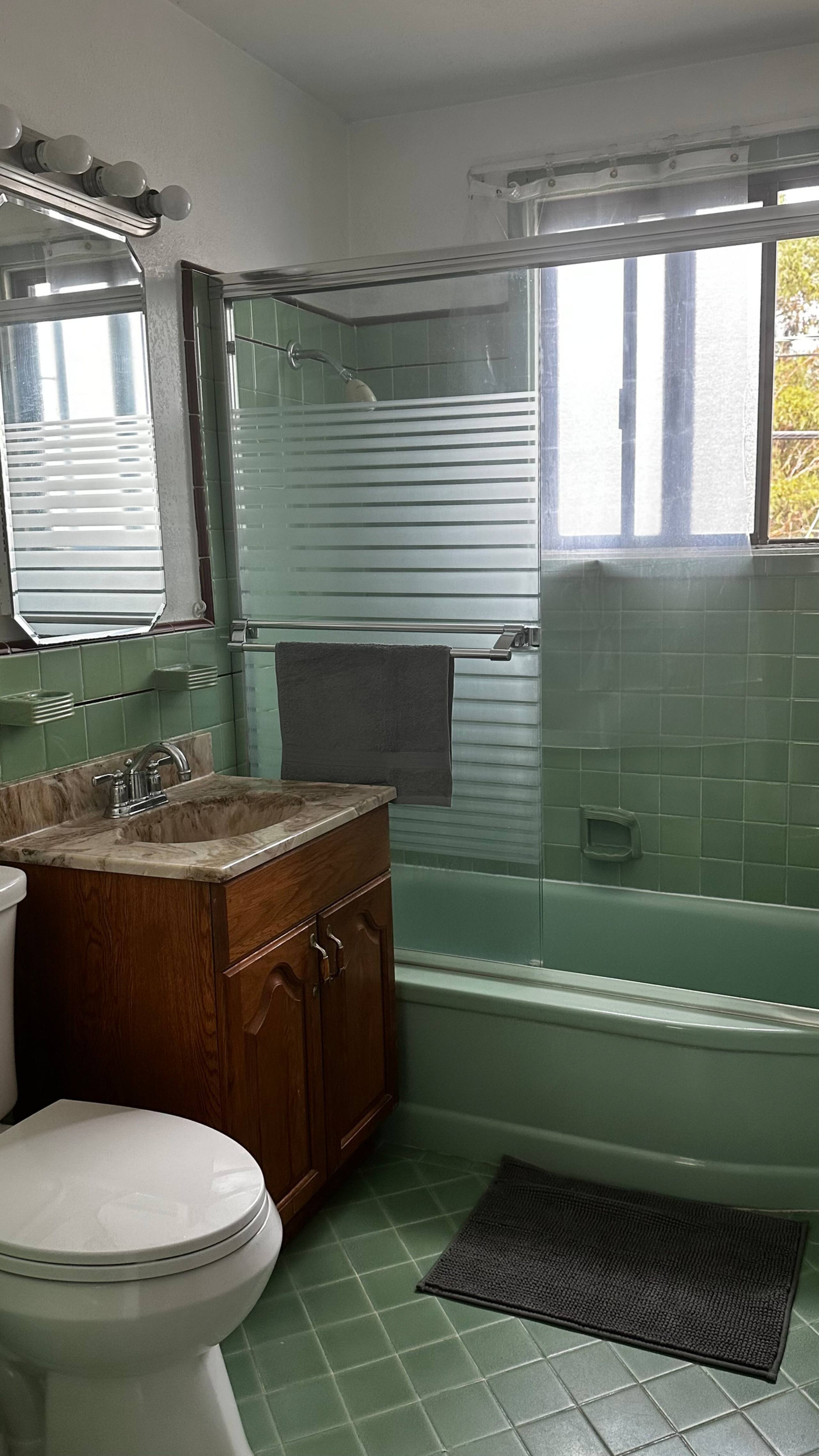 Home in South San Francisco · ★4.9 · 3 bedrooms · 4 beds · 1 private bath - Image 15