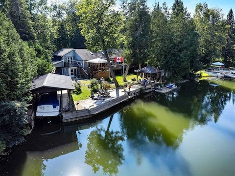 Waterfront Cottage in Beaverton