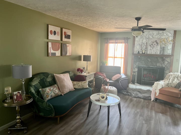 Private Bath Large King-size Bed Bedroom - Fayetteville, NC
