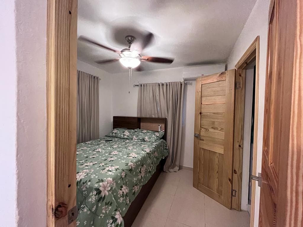 1 Cama matrimonial con capacidad para 2 personas.
1 cama extraíble: 1.