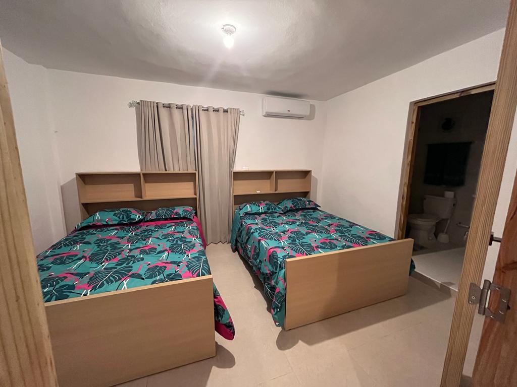 2 camas dobles y baño privado. Capacidad para 4 personas.